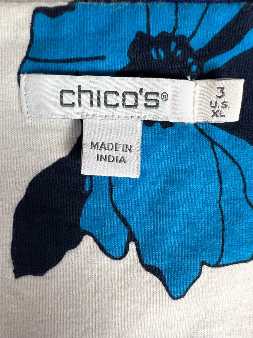 Chico's White Tee with Blue Floral Print Size 3 (XL) - Picture 8 of 10